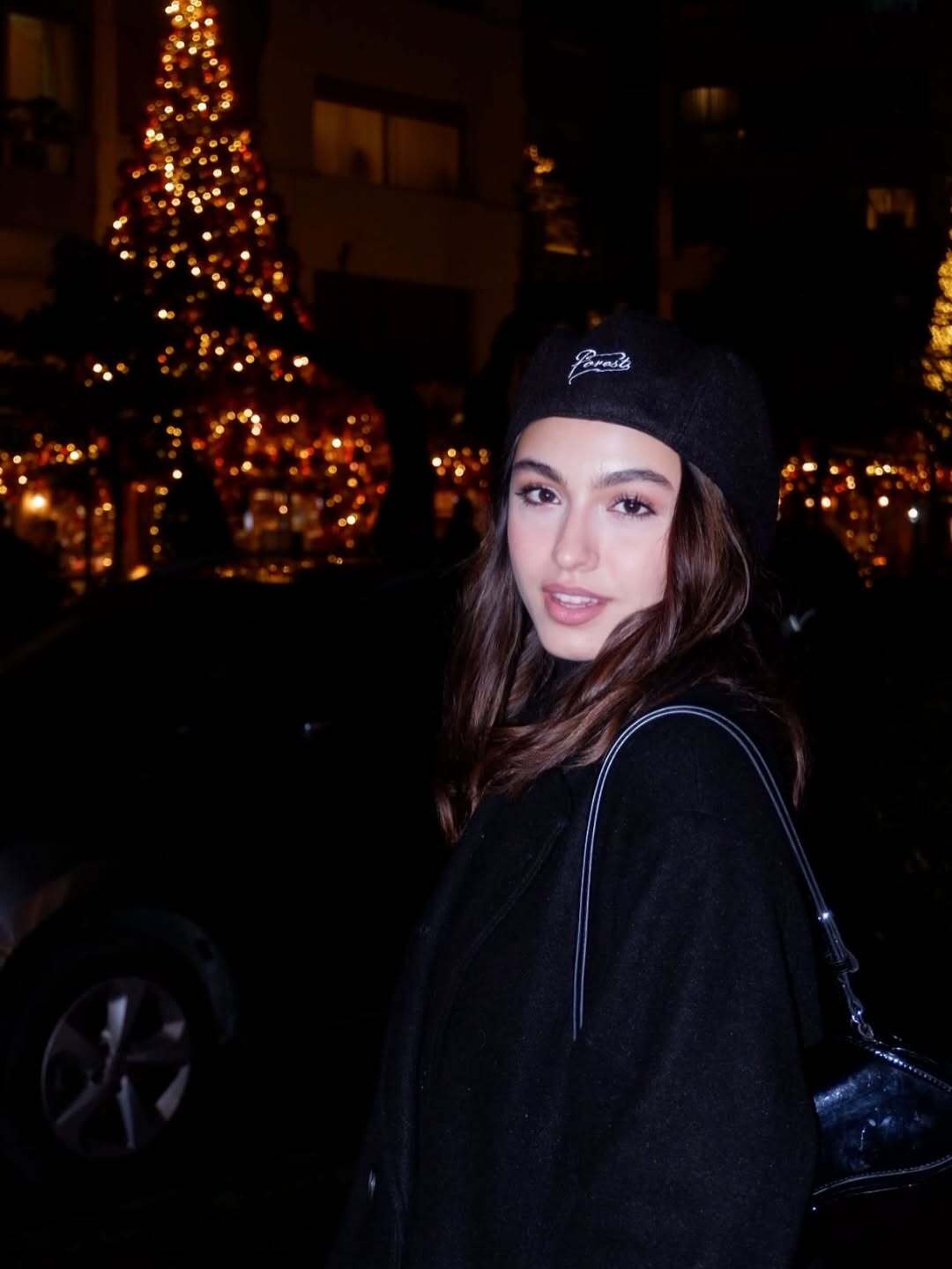 (عکس) تیپ کریسمسی نیکی نصیریان؛ تغییر چهره دختر رضا عطاران پس از 17 سال