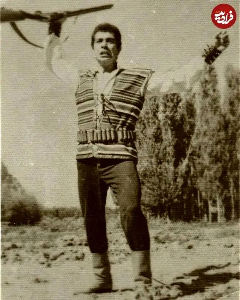 عکس| بهروز وثوقی ۳۱ ساله در نمایی از فیلم «تنگه اژدها»؛ سال ۴۷