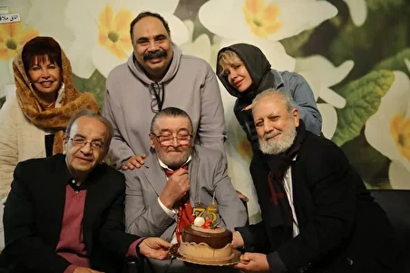 ببینید| دورهمی بازیگران در تولد رضا رویگری در آسایشگاه سالمندان