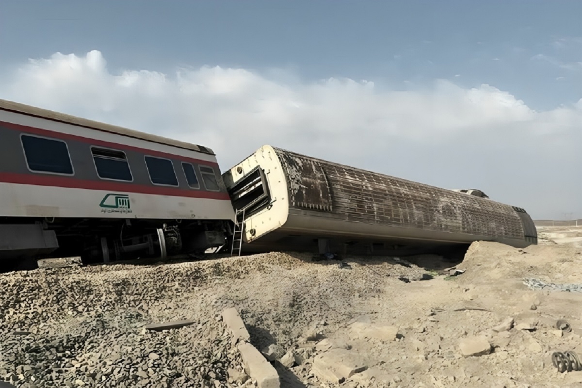 ببینید| خروج قطار از ریل در مکزیک جان ۱۳ نفر را گرفت!