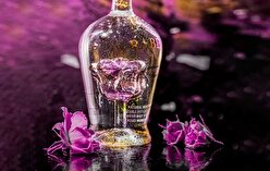 رونمایی از لوکس‌ترین گلاب ایرانی با ورقه‌های طلا در دبی