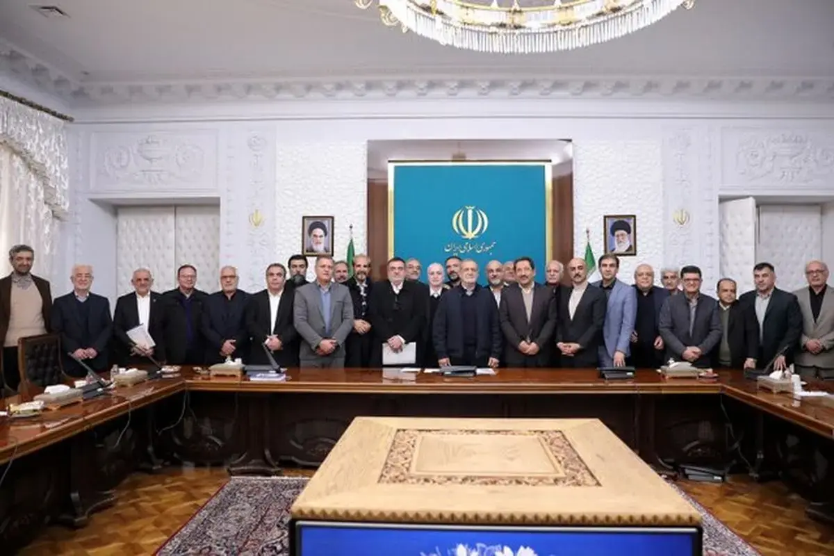 پزشکیان: حل مشکلات اصناف و بازاریان وظیفه دولت است