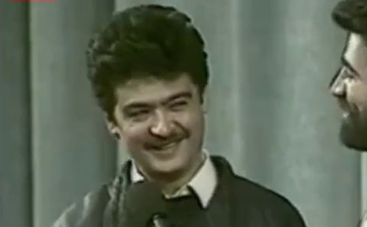 ببینید| سرود معروف «ایران ایران» با اجرای رضا رویگری برای انقلاب۵۷