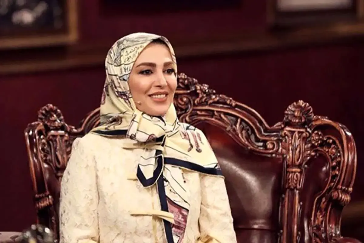 ببینید| تفاوت پوشش ژیلا صادقی در ایران و آمریکا