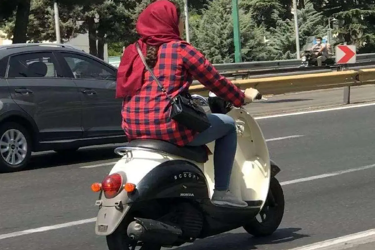 موتورسواری بانوان