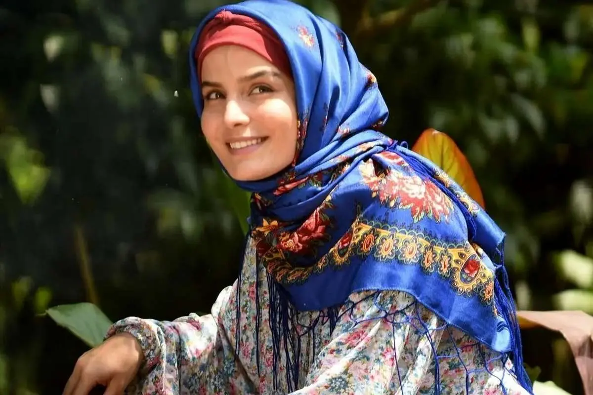 (عکس) «غزاله اکرمی» (سوجان) در ۱۹ سالگی در پشت‌صحنه دومین سریالش