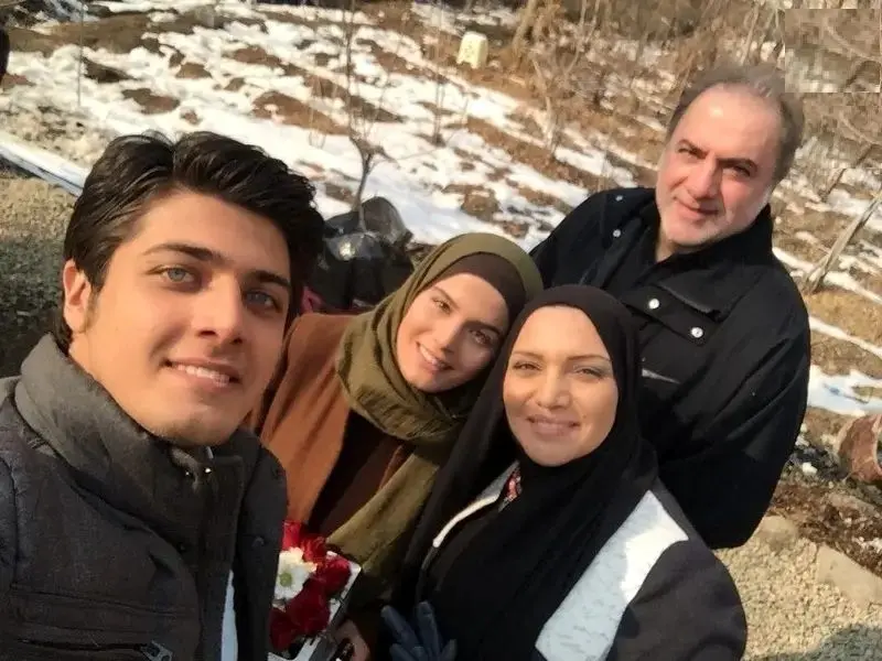 (عکس) «غزاله اکرمی» (سوجان) در ۱۹ سالگی در پشتصحنه دومین سریالش (عکس) «غزاله اکرمی» (سوجان) در ۱۹ سالگی در پشتصحنه دومین سریالش