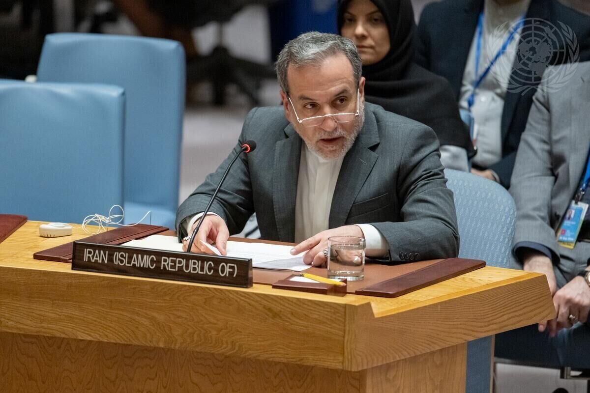 آقای عراقچی به جای سخنرانی در محافل بین المللی مستقیما برای مردم صحبت کنید!/ دقیق توضیح دهید مسائل و مشکلات داخلی ایران چیست؟ چگونه و به چه روشی توسط مردم حل و فصل می‌شود؟