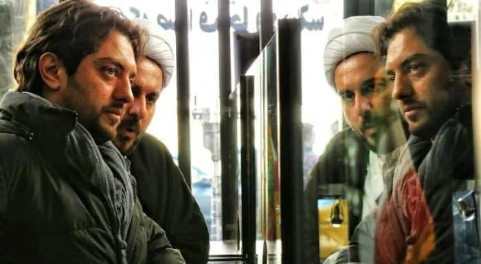 محسن کیایی در کنار بهرام رادان در فیلم بارکد