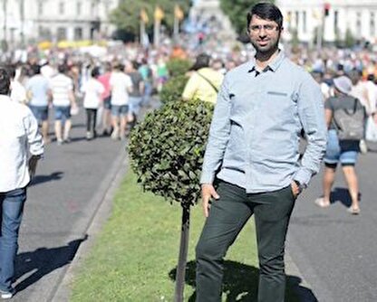 انکار اندوه عمومی و توهین به هزاران خانواده عزادار؛ چرا امثال شمقدری روایت سوگ اجتماعی را پس می‌زنند؟