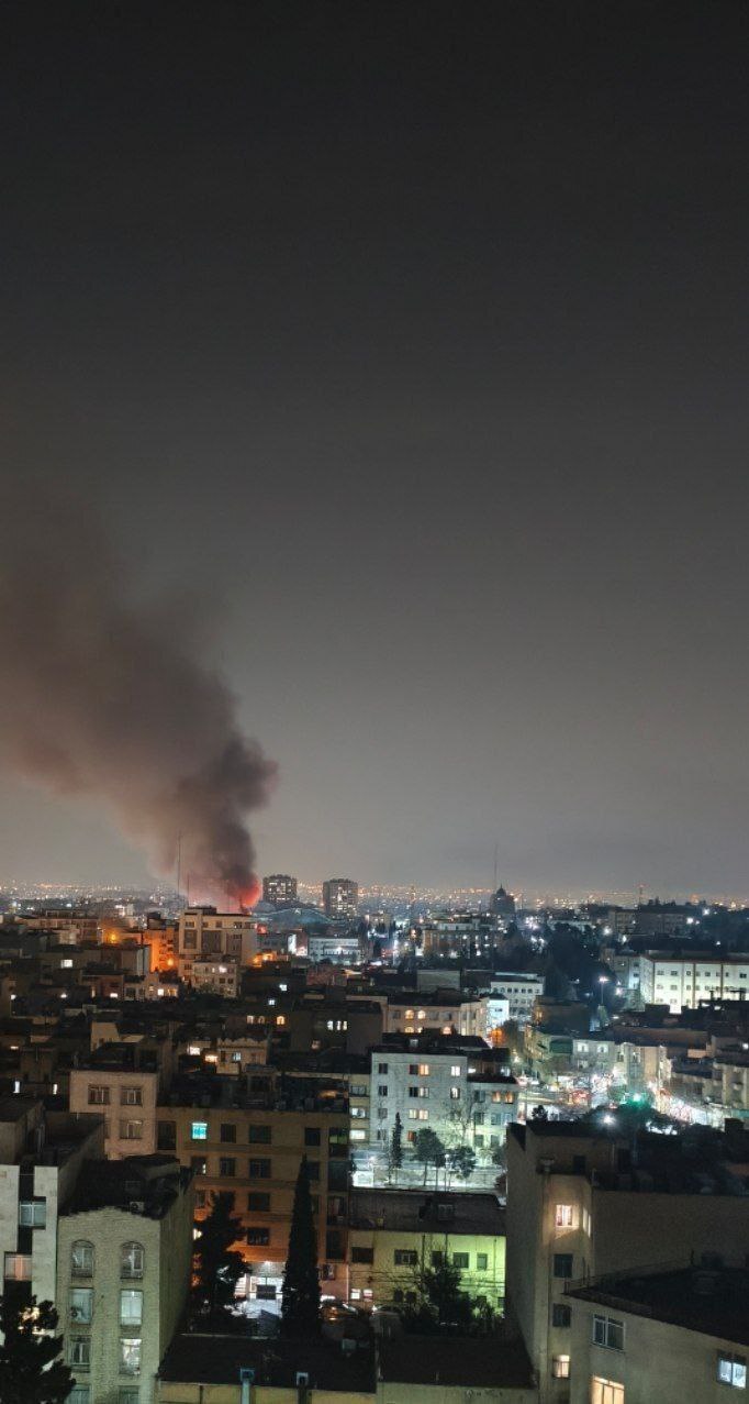 آتش‌سوزی شبانه کارگاه نجاری در خیابان قدوسی تهران + تصاویر