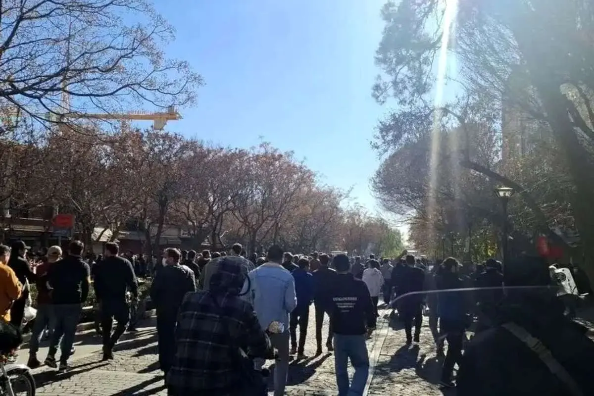 توصیه روزنامه اطلاعات به حاکمیت: اینترنت را باز کنید، زخم‌ها را ترمیم کنید | وقت آشتی، مدارا و بازسازی اعتماد است