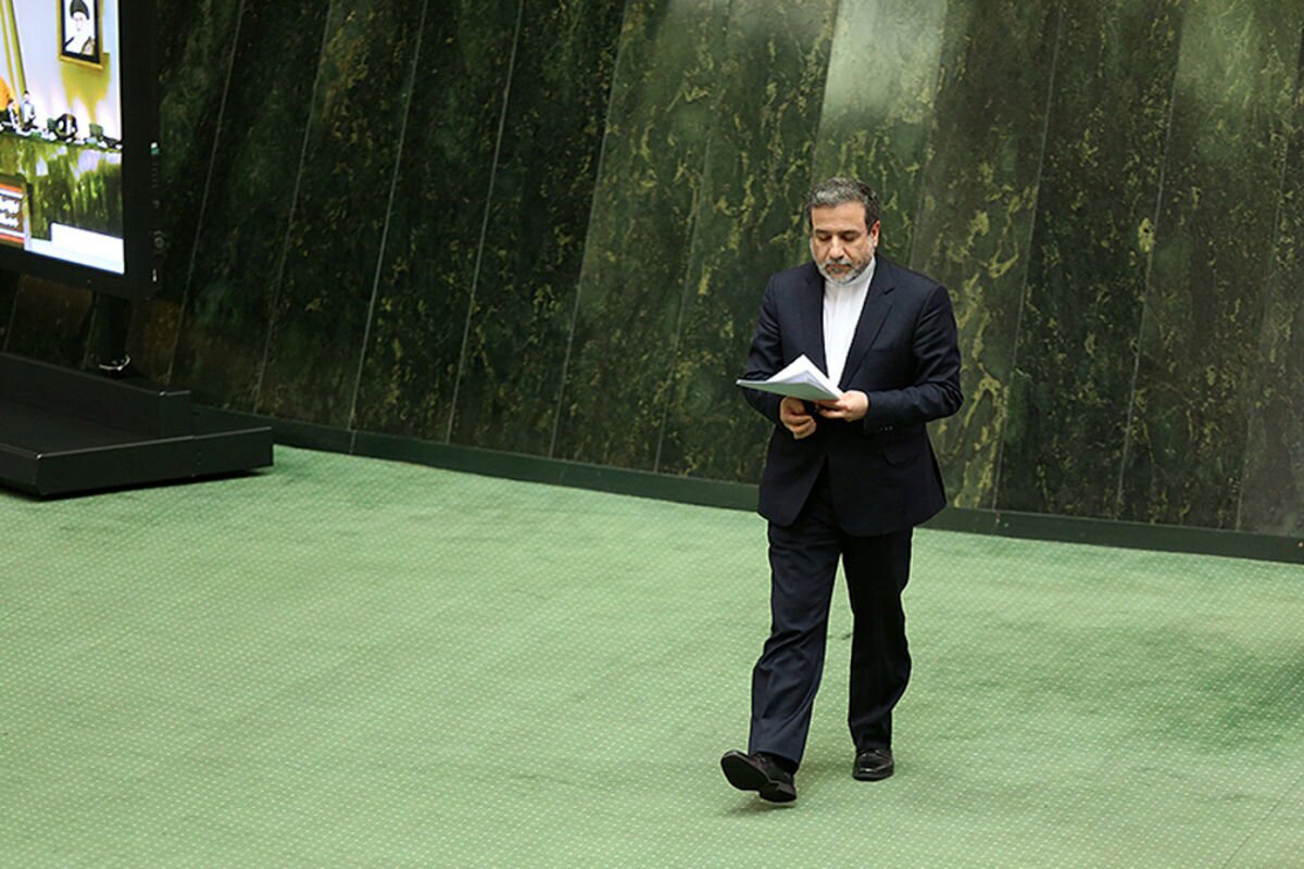 عراقچی و سرلشگر موسوی در مجلس