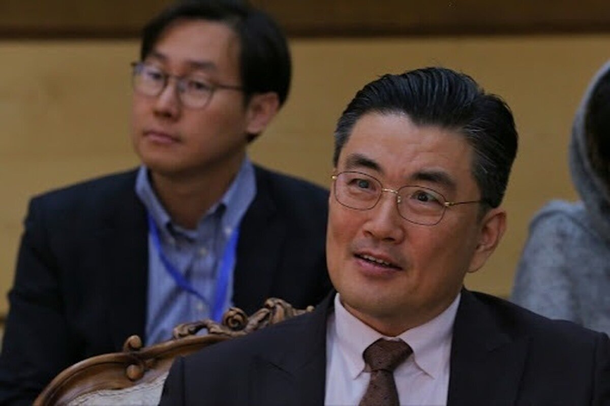 کراوات جالب سفیر کره جنوبی با اشعار فارسی در مراسم «سلام سفرا» + عکس