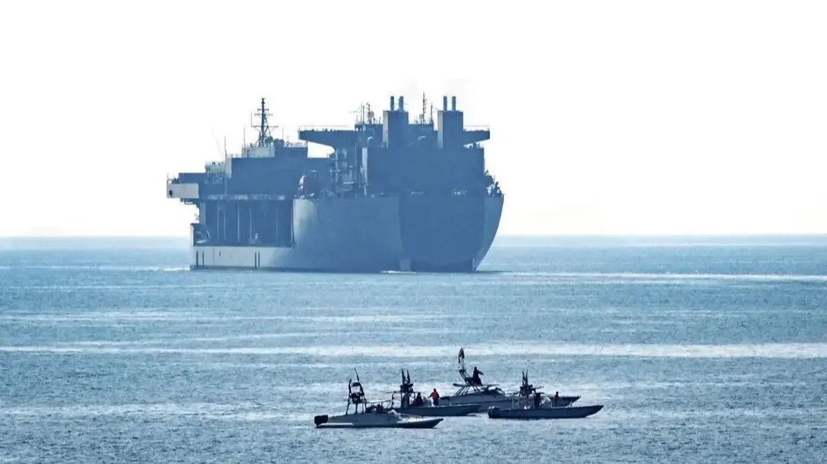 هشدار آمریکا به کشتی‌های خودی هنگام عبور از تنگه هرمز