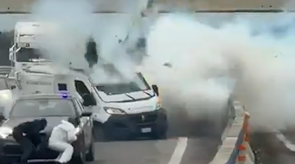 ببینید| سرقت سینمایی ماشین حمل‌ پول در ایتالیا