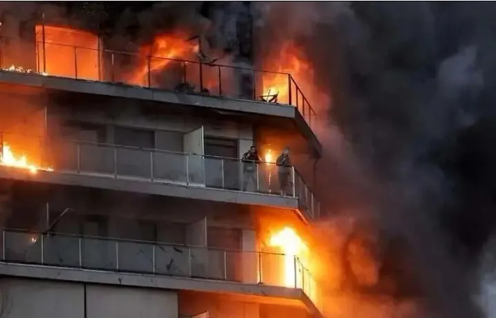 پاساژ رحیمیان در تهرانسر دچار حریق شد