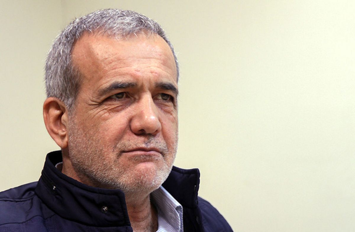 ببینید| ورود سرزده پزشکیان به مراسم اختتامیه جشنواره فیلم فجر