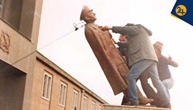 داستان کوری یک سلطنت | کالبدشکافی یک سقوط