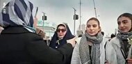 ببینید| ویدئوی کمتر دیده شده از درگیری لفظی زن محجبه با خبرنگار هنگام مصاحبه با دختر بی حجاب در راهپیمایی ۲۲ بهمن