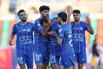 قراردادهای جنجالی در استقلال