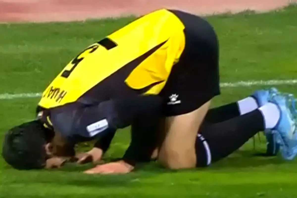 ببینید| گل اول الحسین به استقلال توسط علی احمد دقیقه ۴۱