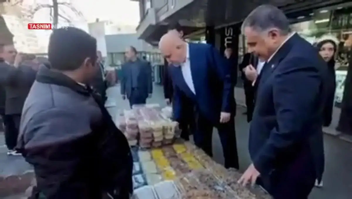 ببینید| خرید آجیل وزیر انرژی روسیه در میدان ولیعصر تهران