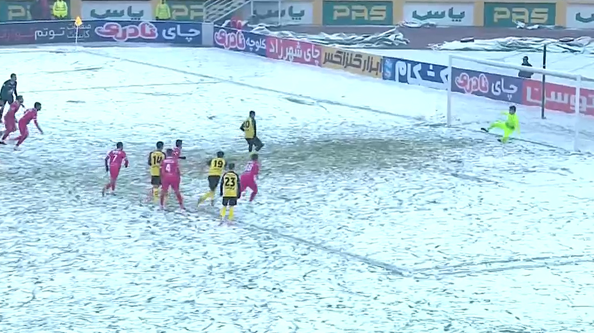 ببینید| ضربه پنالتی آلوز و گل اول سپاهان به پرسپولیس