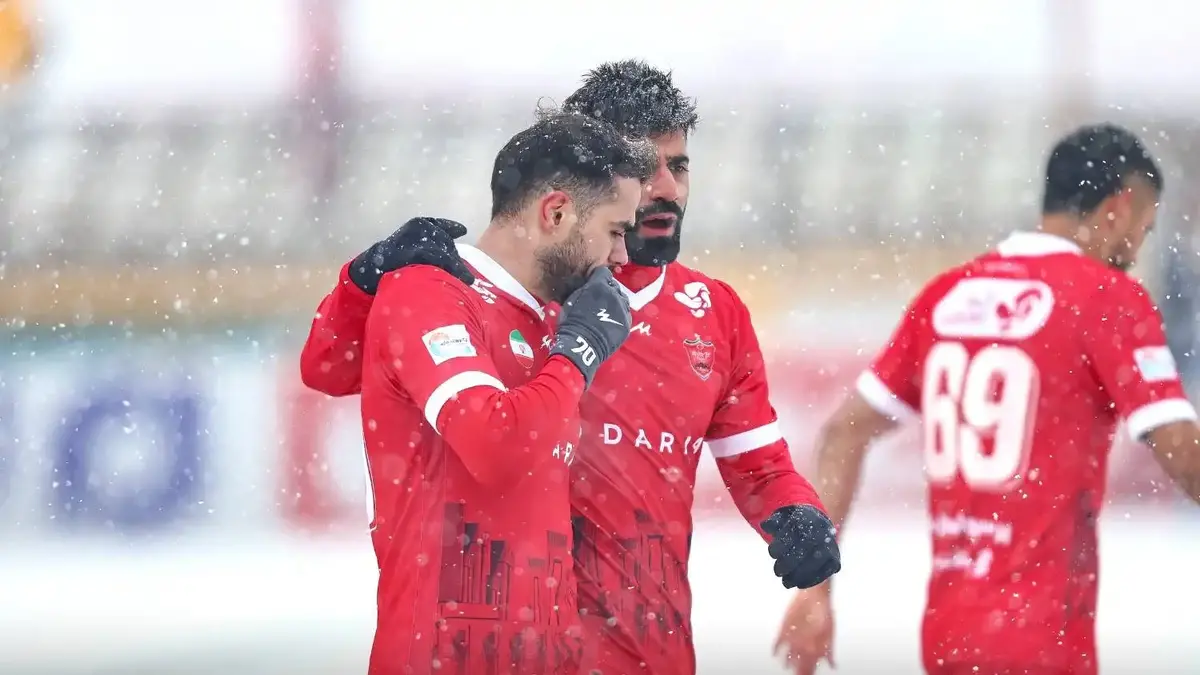 پرسپولیس ۲-۱ سپاهان؛ اورونوف سرخ‌ها را صدرنشین کرد