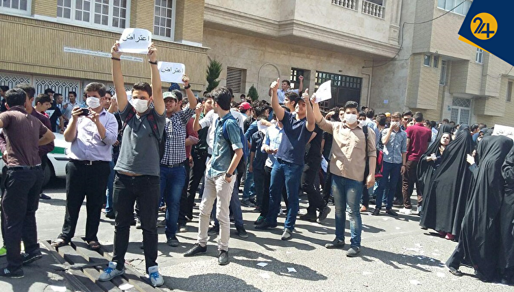 ۲۸ درصد دستگیرشدگان اعتراضات دانش‌آموز یا زیر ۲۰ سال‌اند | آمریکا ۲۵ سال پیش گفت با اینترنت و تلفن هوشمند نظام ایران را تغییر می‌دهد