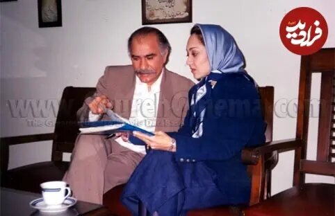 (عکس) نیکی کریمی در ۲۹ سالگی و در پشت صحنه هجدهمین فیلمش؛ سال ۱۳۷۹