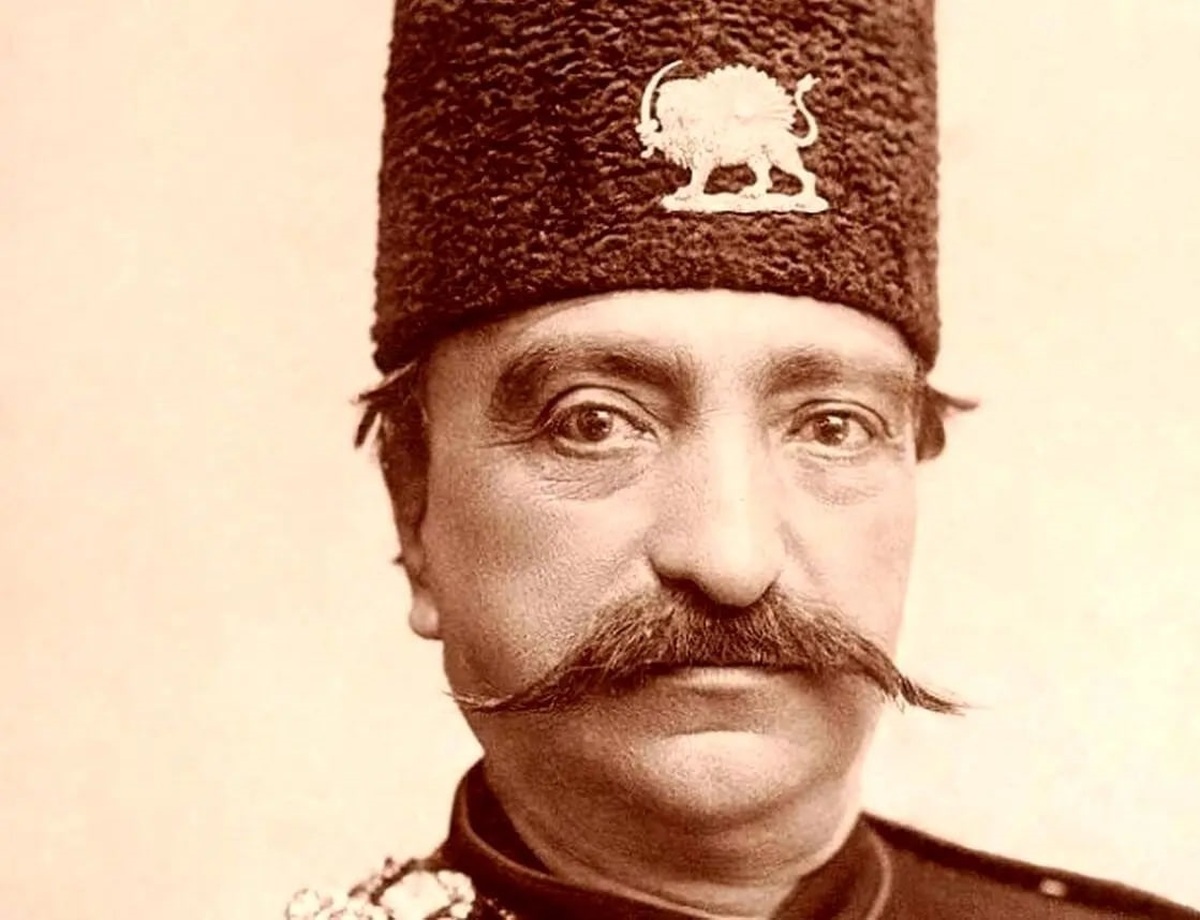  زنان حرمسرای ناصرالدین‌شاه در کنار یک خواجه + عکس