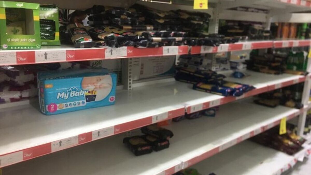 ببینید| خالی شدن فروشگاه‌های زنجیره‌ای از ترس قحطی