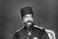 عکس| نوه ناصرالدین شاه در حال نواختن پیانو