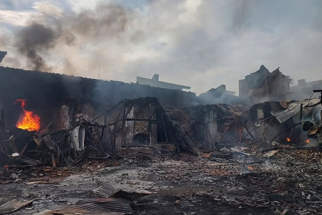 تصاویری غم انگیز از بازار رشت در خاکستر