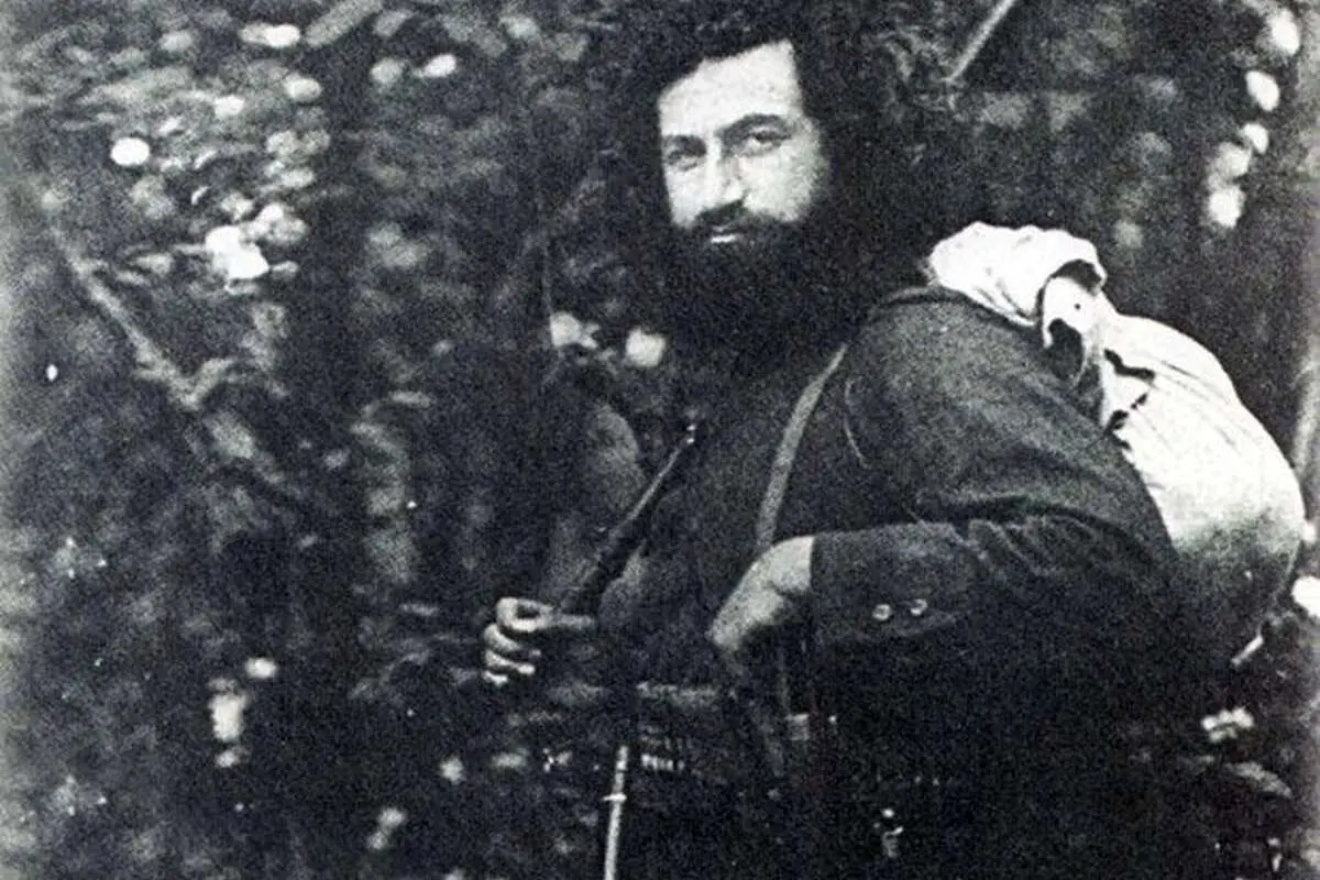 میرزا کوچک‌خان در حال مذاکره با نمایندگان دولت شوروی + عکس