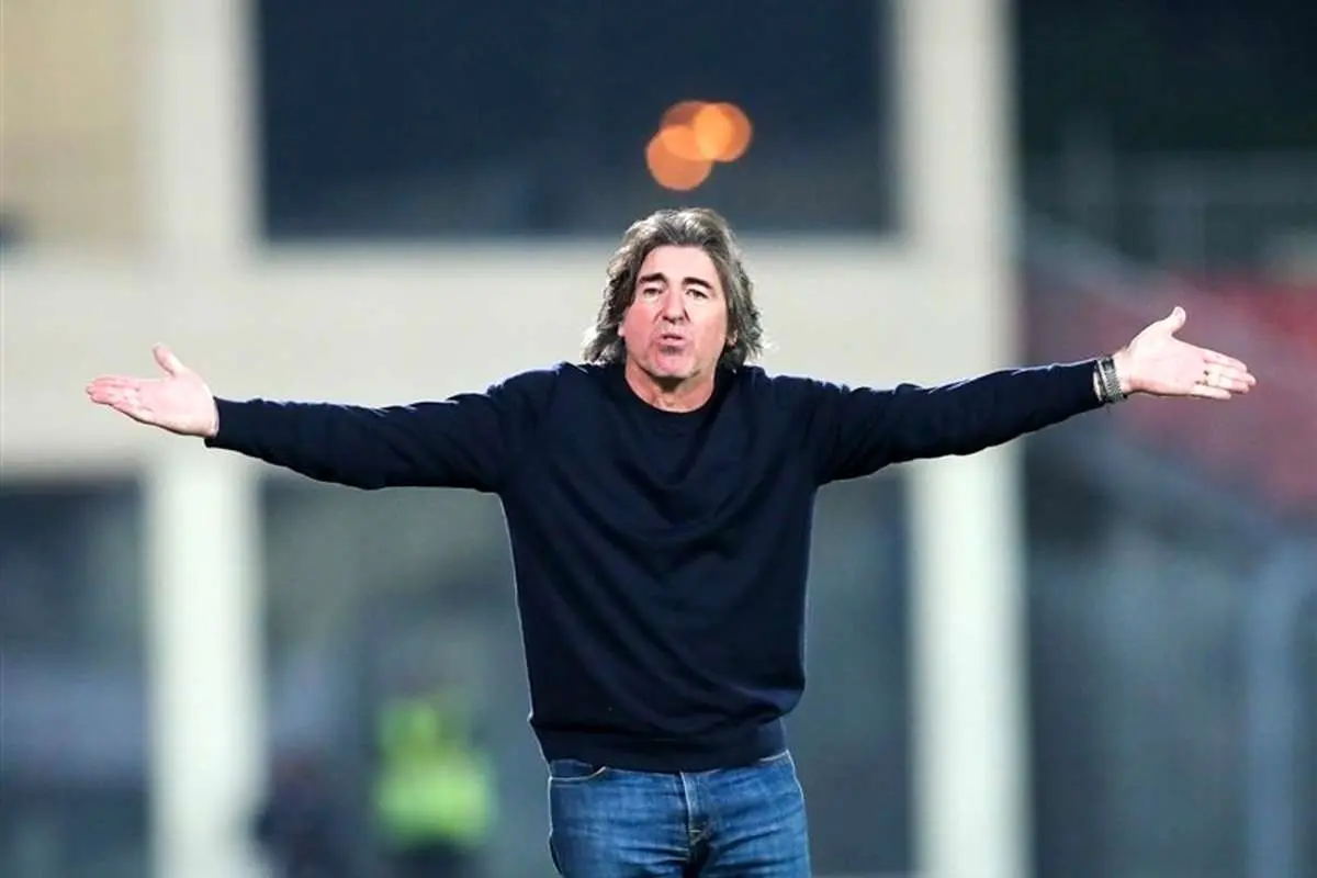 دلخوری ساپینتو از حرکت عجیب مدیرعامل استقلال بین دو نیمه! دلخوری ساپینتو از حرکت عجیب مدیرعامل استقلال بین دو نیمه!