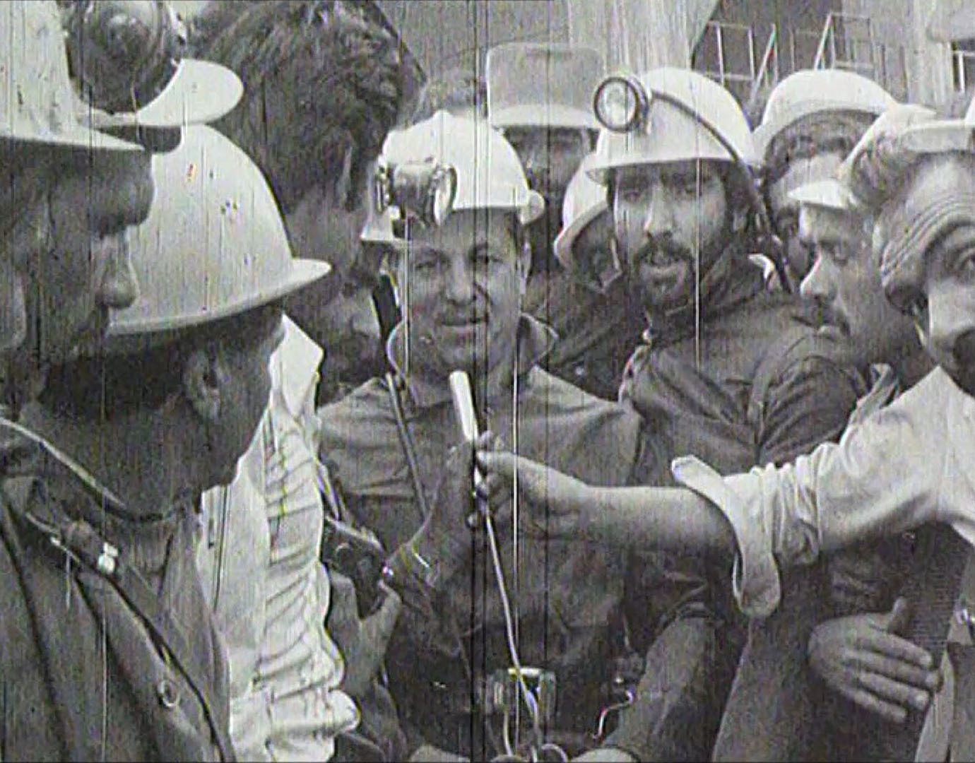 نگاهی به مستند شورش علیه سازندگی | گردش به راست و دوری از آرمانهای انقلاب نگاهی به مستند شورش علیه سازندگی