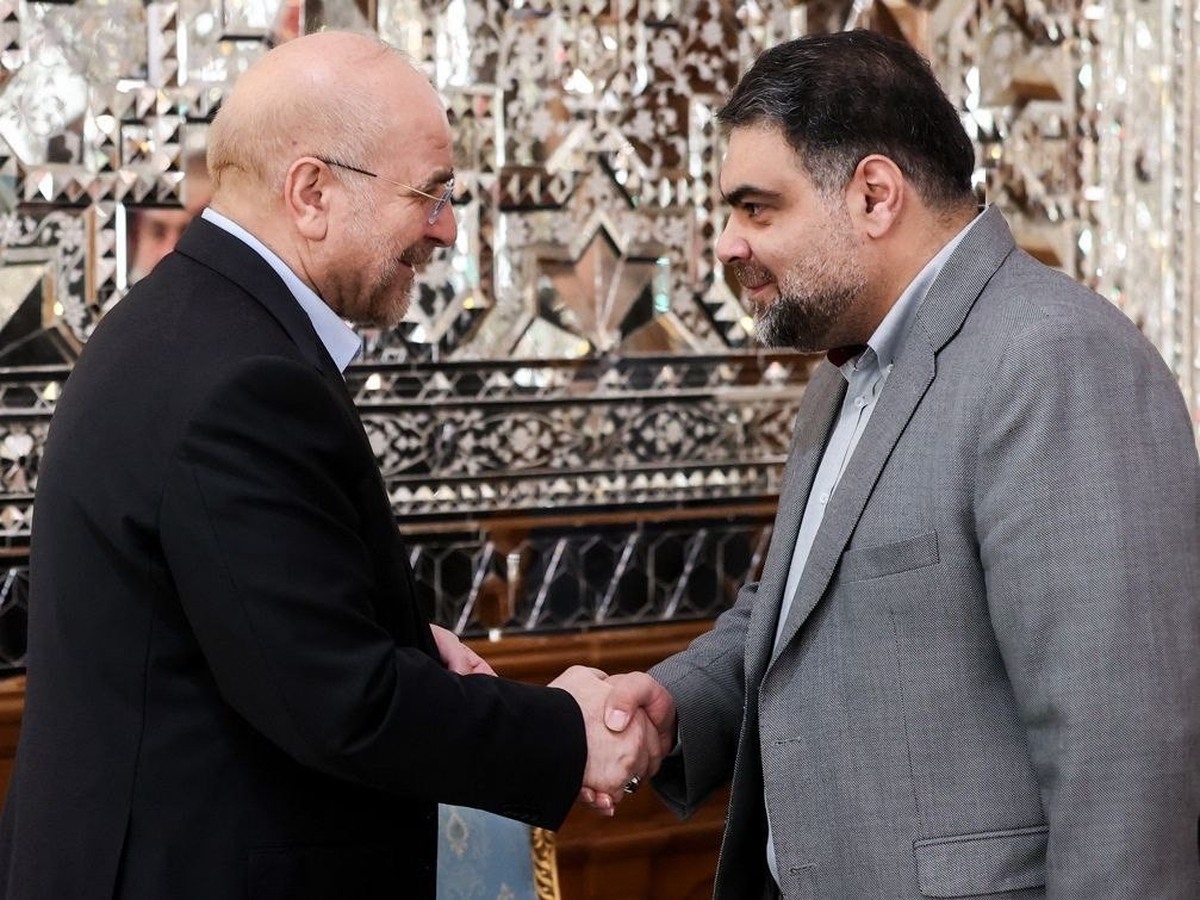 قالیبافیها علیه اصولگرایان| کانال مدیرنیوز چیست، متعلق به کیست و چه نقشی در مهندسی رسانهای انتخابات دارد؟ قالیبافیها علیه اصولگرایان| کانال مدیرنیوز چیست، متعلق به کیست و چه نقشی در مهندسی رسانهای انتخابات دارد؟