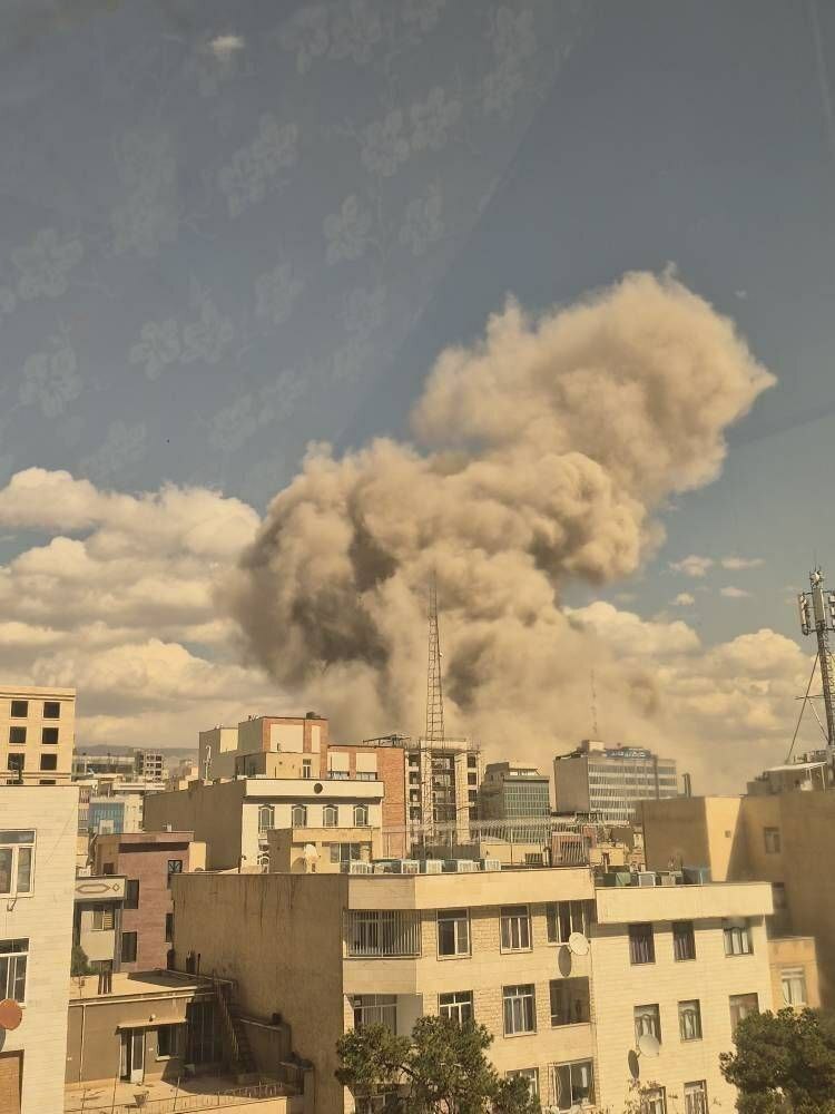 زنده از روز دوم جنگ | لاریجانی: شورای موقت رهبری تشکیل می‌شود | انفجارهای شهدید در تهران و کرج