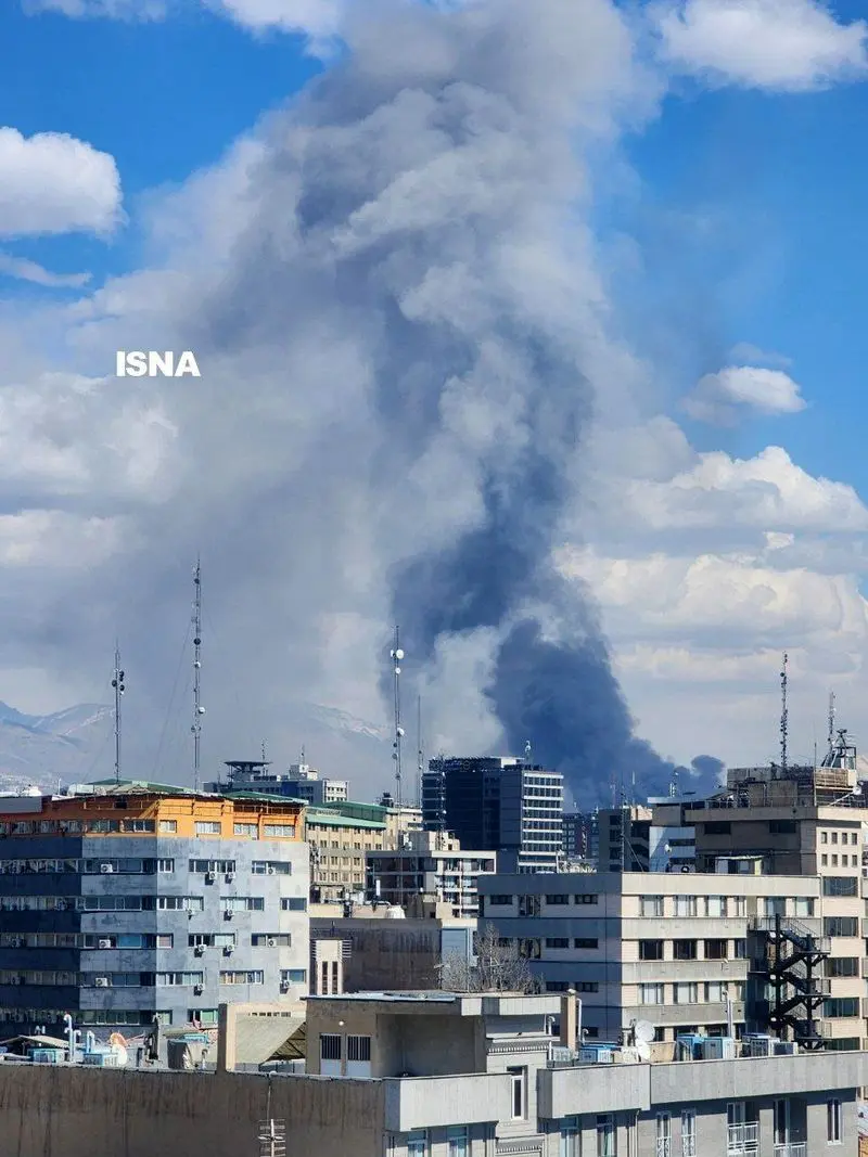 ببینید| آتش سوزی در شریعتی تهران پس از بمباران هوایی