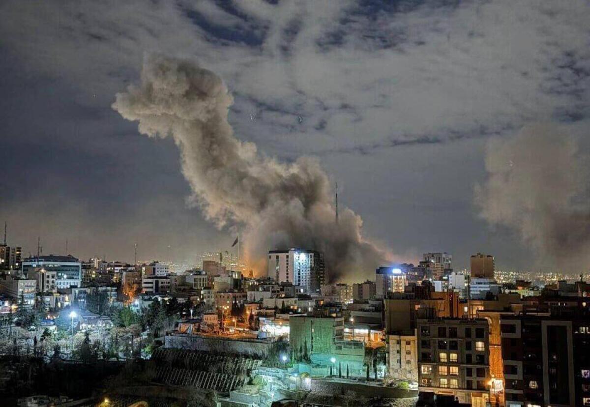 ببینید| حمله آمریکا و اسرائیل به نزدیکی بیمارستان گاندی تهران