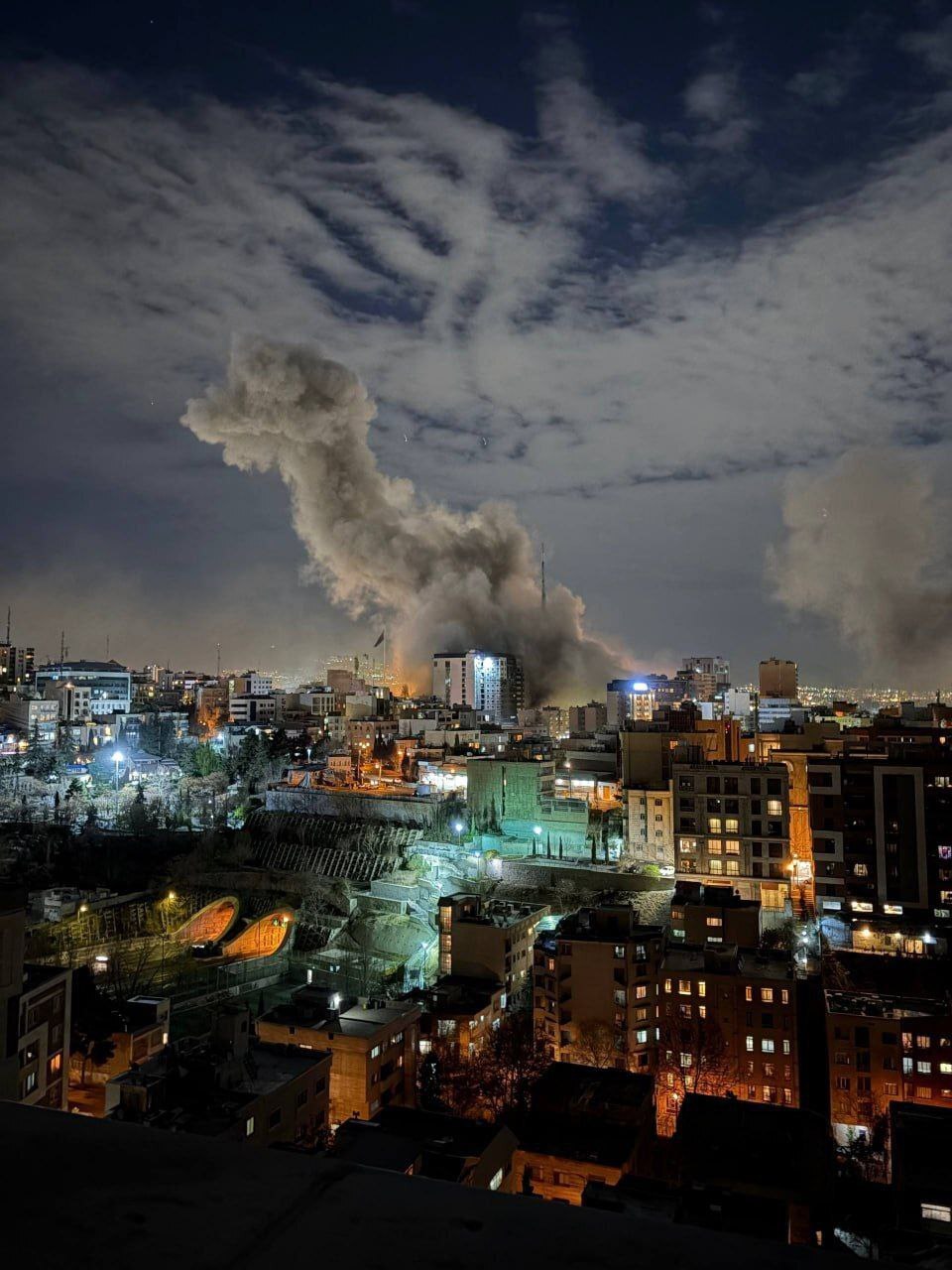 زنده از روز دوم جنگ | حمله سپاه به ناو آبراهام لینکلن | موج جدید حملات در تهران و کرج | صداوسیما هدف قرار گرفت