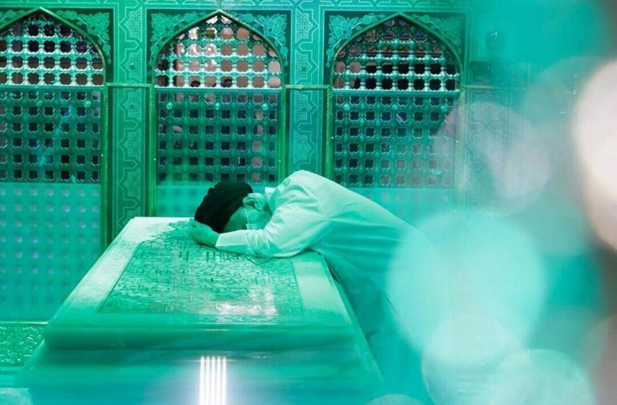 پیکر رهبر انقلاب در مشهد به خاک سپرده می‌شود