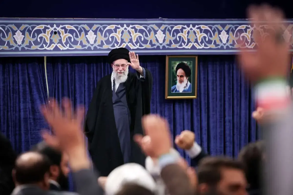 ببینید| آماده سازی محل وداع با پیکر مطهر رهبر انقلاب در مصلی تهران