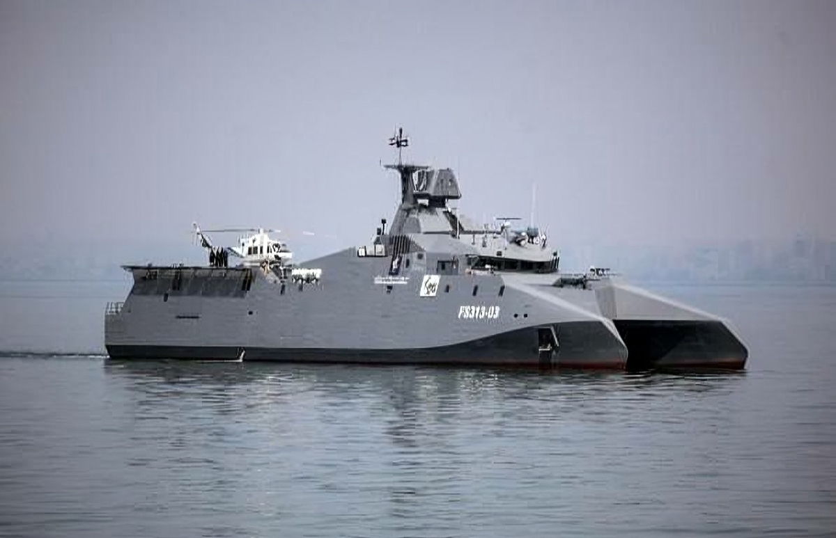 ببینید| هدف قرارگرفتن ناوچه سلیمانی در نزدیکی بندرعباس