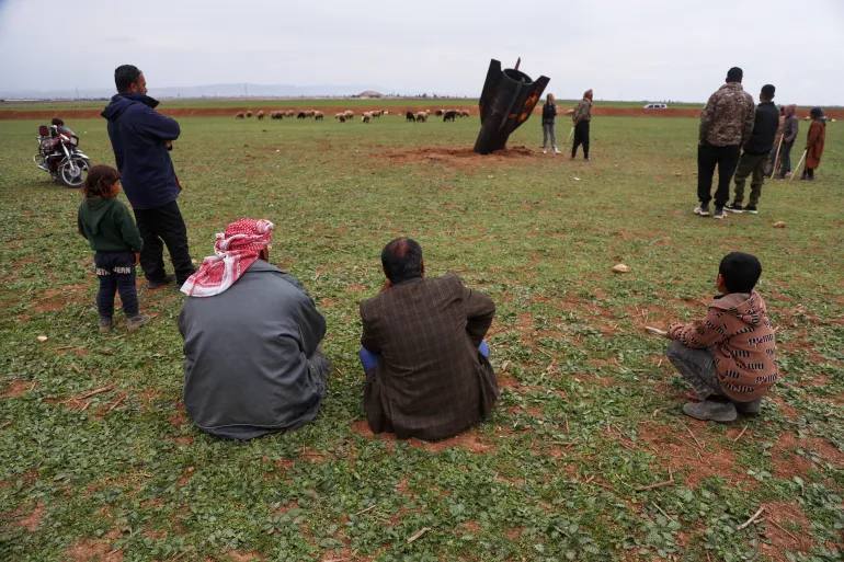 تصاویر یک موشک عمل نکرده در مراتع سوریه