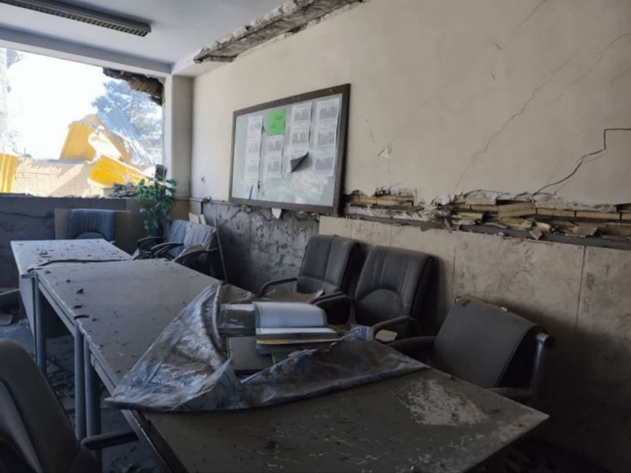 تصاویر| حمله موشکی آمریکا-اسرائیل به ۲ مدرسه در پرند تهران