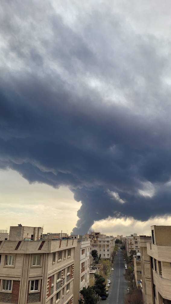 زنده از روز نهم جنگ | جنایت دشمن در نجف‌آباد اصفهان | یکی از مدارس حوزه علمیه در قم مورد حمله قرار گرفت