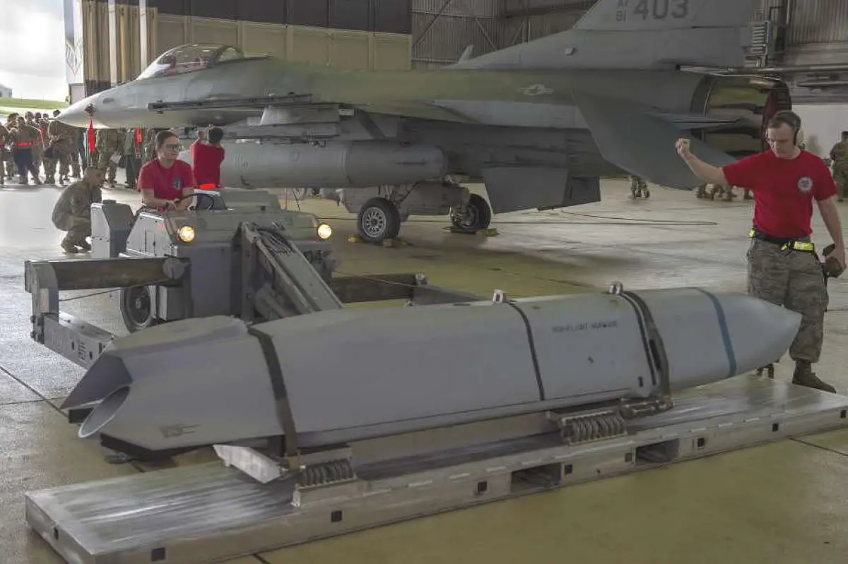 موشک کروز AGM-158